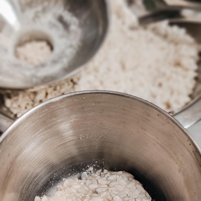 harina de koji en su proceso de molienda