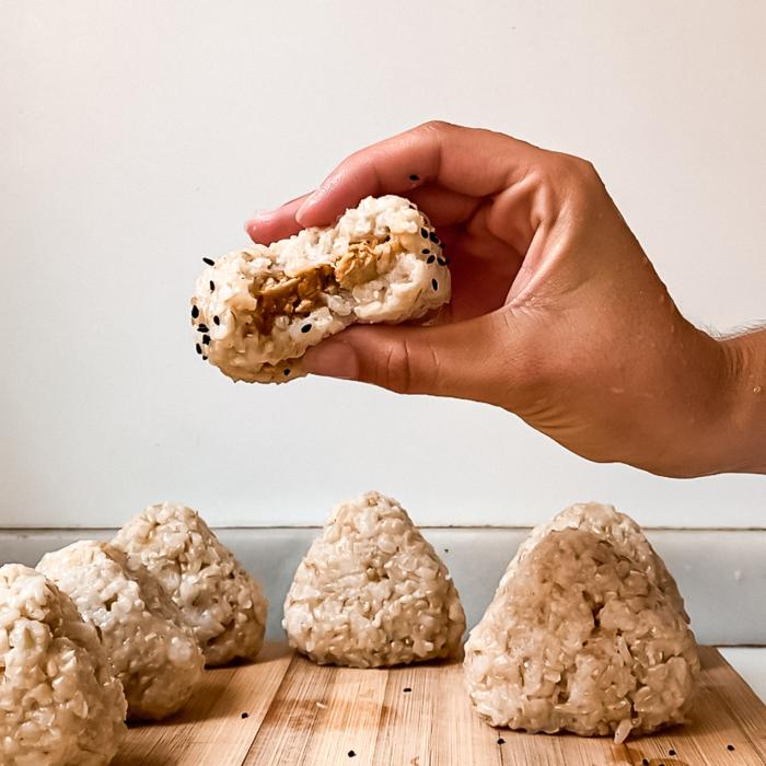 onigiri con anda miso de atún